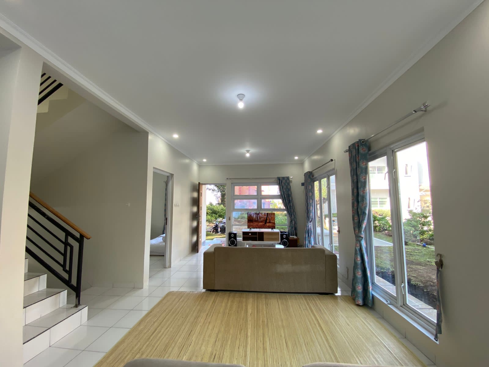 f5ba8148-05a4-4015-8712-b560bb294371